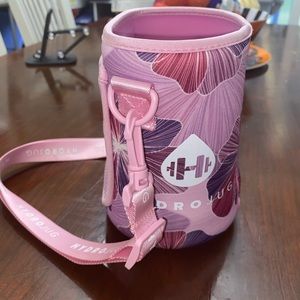 Dainty floral hydrojug sleeve